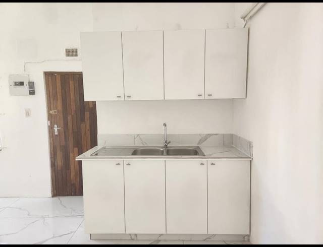 1 BEDROOM PROPERTY TO RENT IN CROSSMOOR